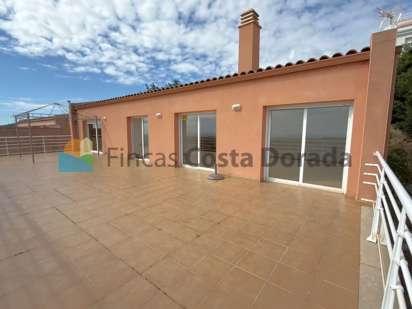 Terrassa de Casa o xalet en venda en Cubelles amb Aire condicionat, Calefacció i Jardí privat