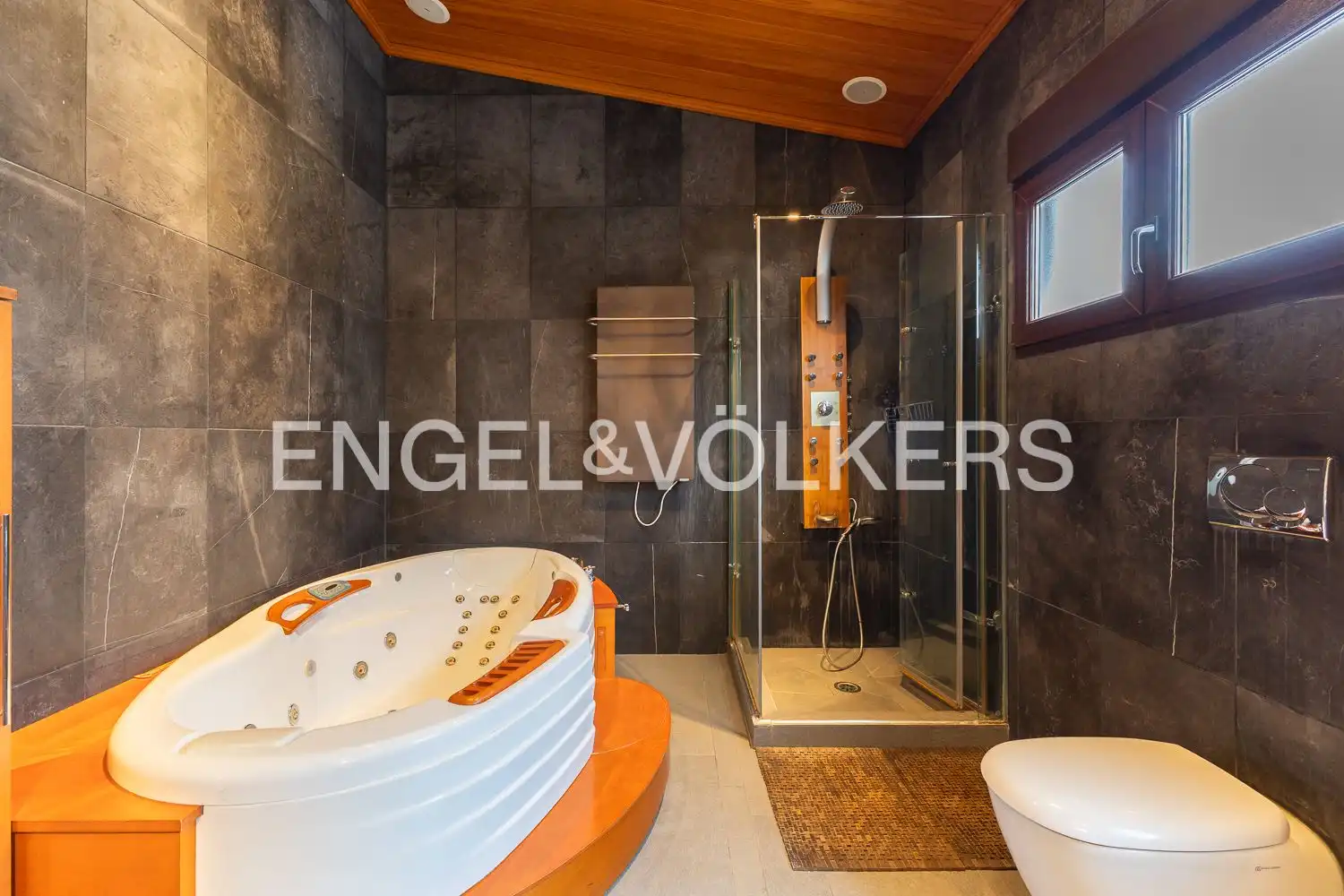 Badezimmer von Maisonette zur Miete in Valencia mit Klimaanlage, Heizung und Parkett