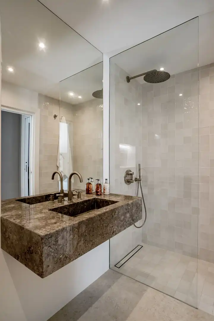 Baño de Ático en venta en Marbella con Terraza, Piscina y Amueblado