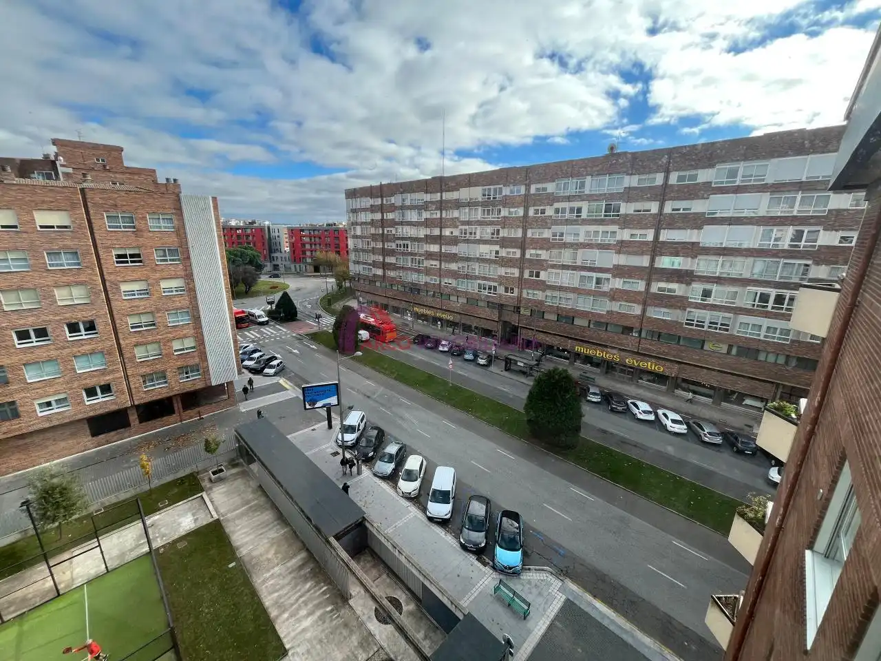 Aparcament de Pis en venda en Burgos amb Calefacció, Parquet i Terrassa