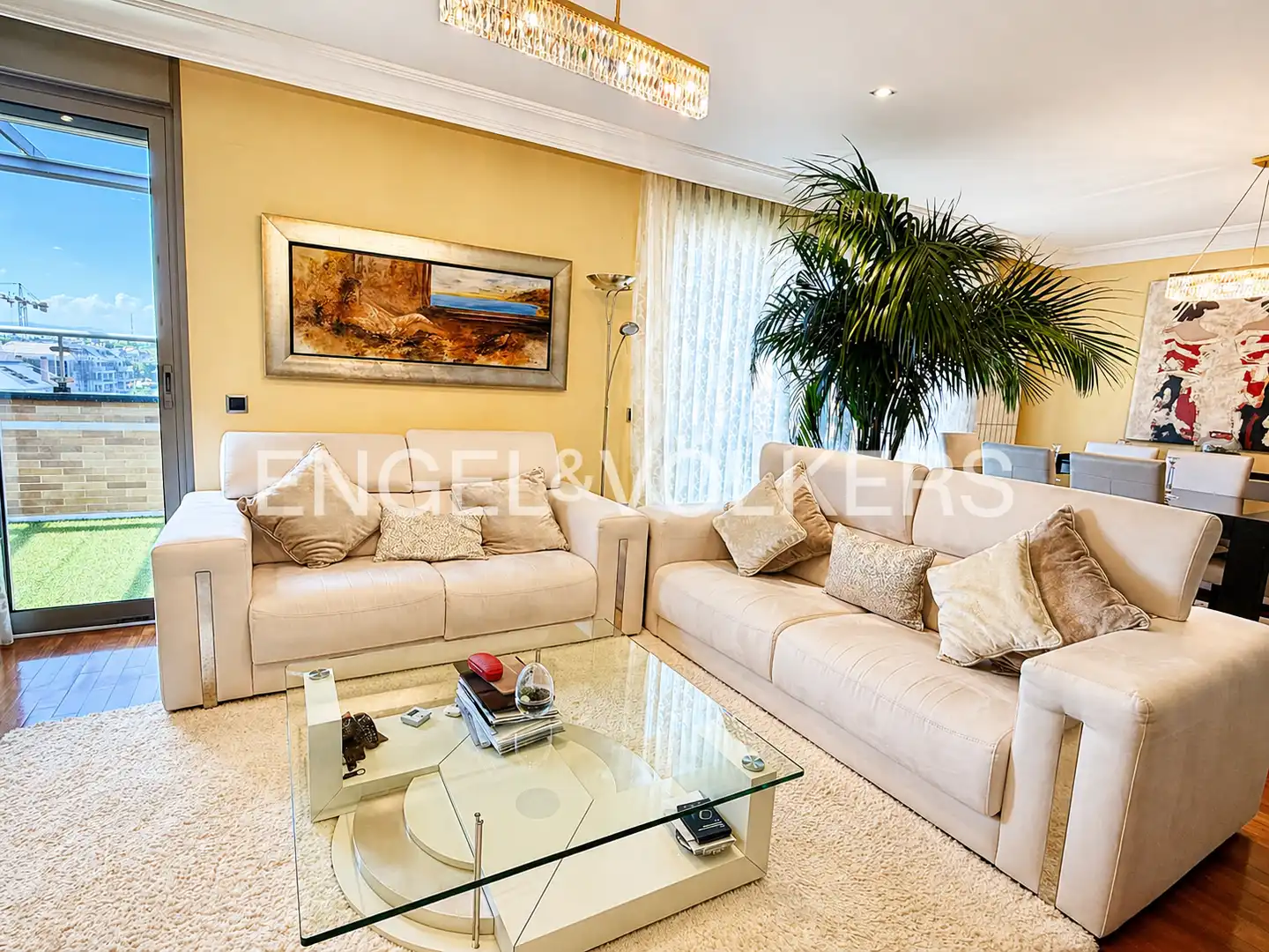 Sala de estar de Dúplex en venta en Majadahonda con Aire acondicionado, Calefacción y Parquet