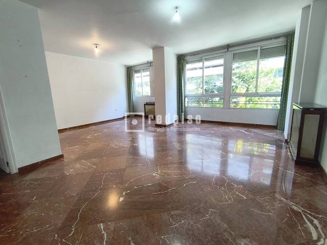 Piso en Venta en Triana Este