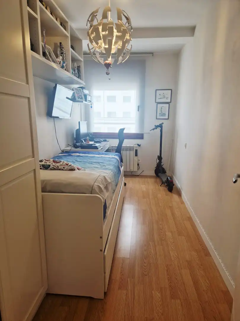 Schlafzimmer von Wohnung zur Miete in Avilés mit Heizung und Privatgarten