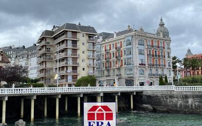 Vista exterior de Pis en venda en Castro-Urdiales amb Terrassa i Balcó