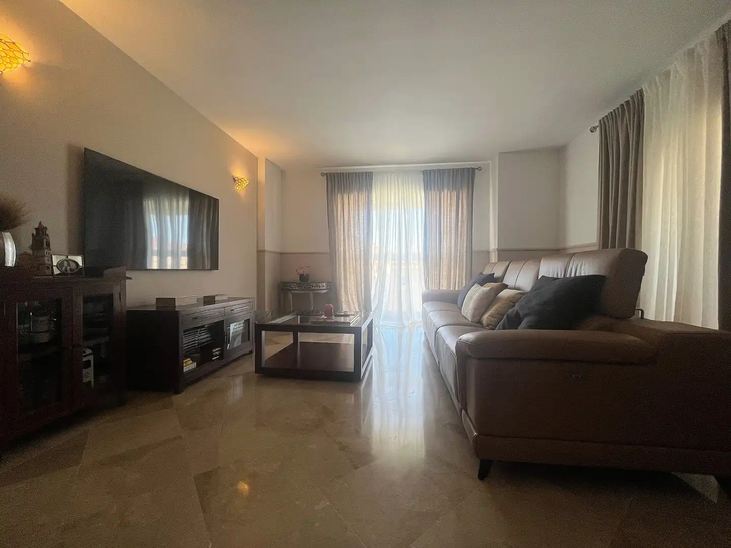 Sala d'estar de Apartament en venda en Mijas amb Aire condicionat, Terrassa i Traster