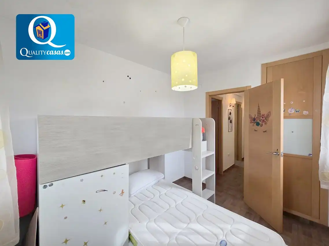 Dormitori de Casa o xalet en venda en Alicante / Alacant amb Aire condicionat, Terrassa i Piscina comunitària