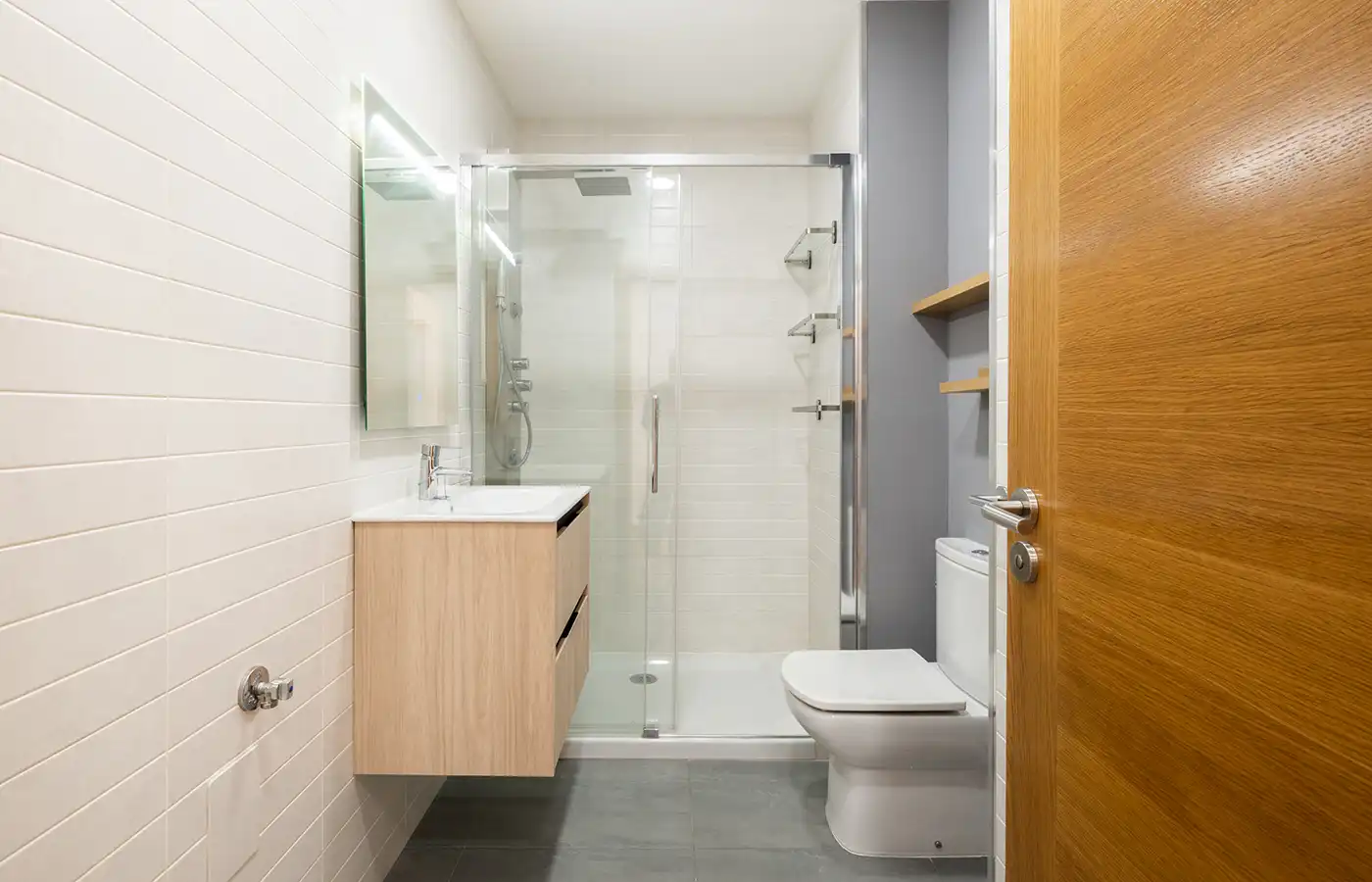 Badezimmer von Dachboden zum Verkauf in A Coruña Capital  mit Parkett, Terrasse und Abstellraum