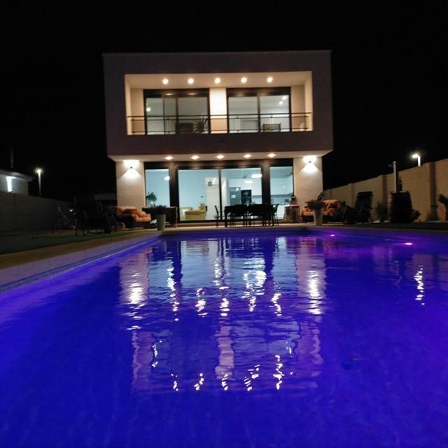 Piscina de Casa o xalet en venda en  Albacete Capital amb Aire condicionat, Calefacció i Jardí privat