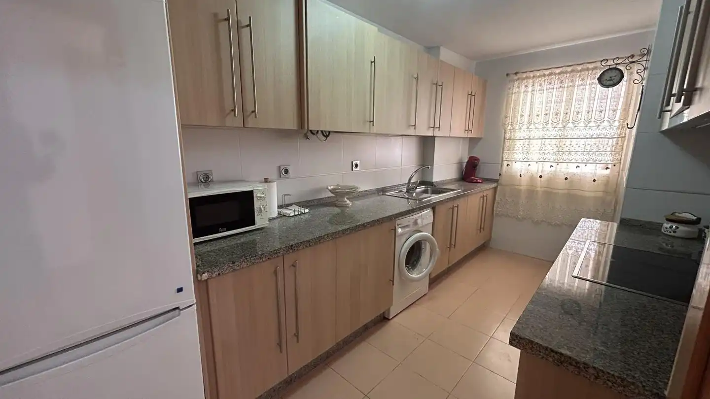 Cuina de Planta baixa de lloguer en Rincón de la Victoria amb Parquet, Terrassa i Moblat
