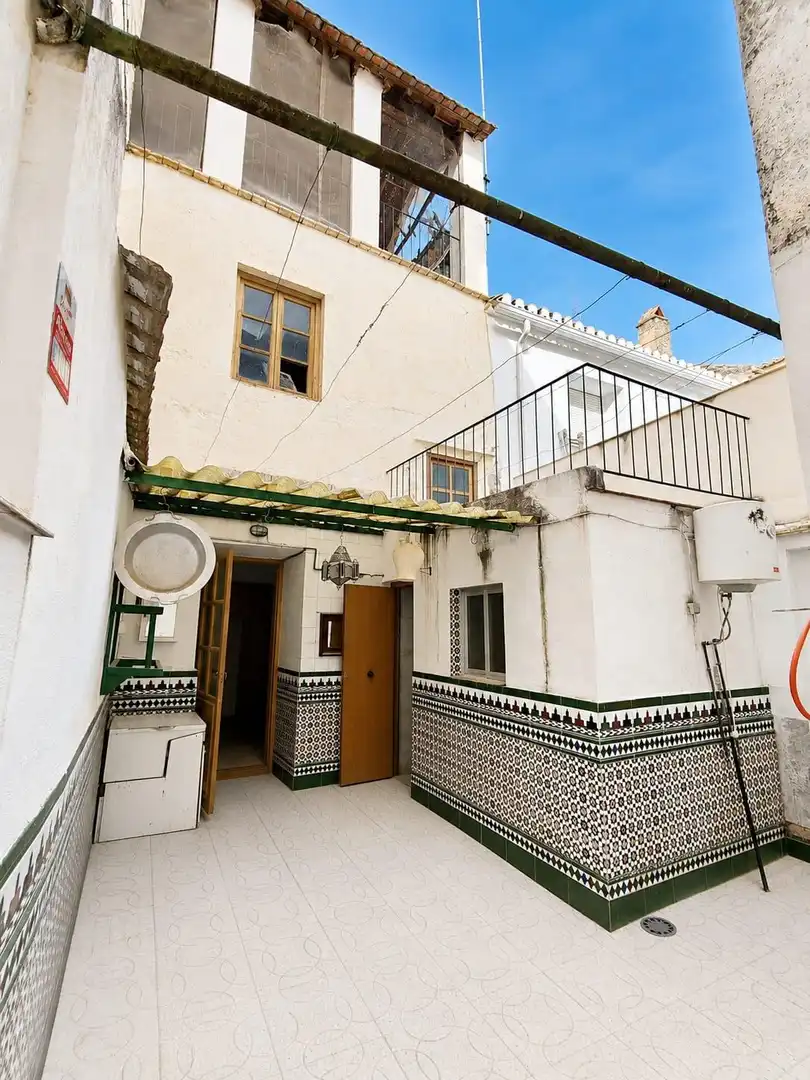 Vista exterior de Casa o xalet en venda en Cúllar Vega amb Jardí privat, Terrassa i Traster