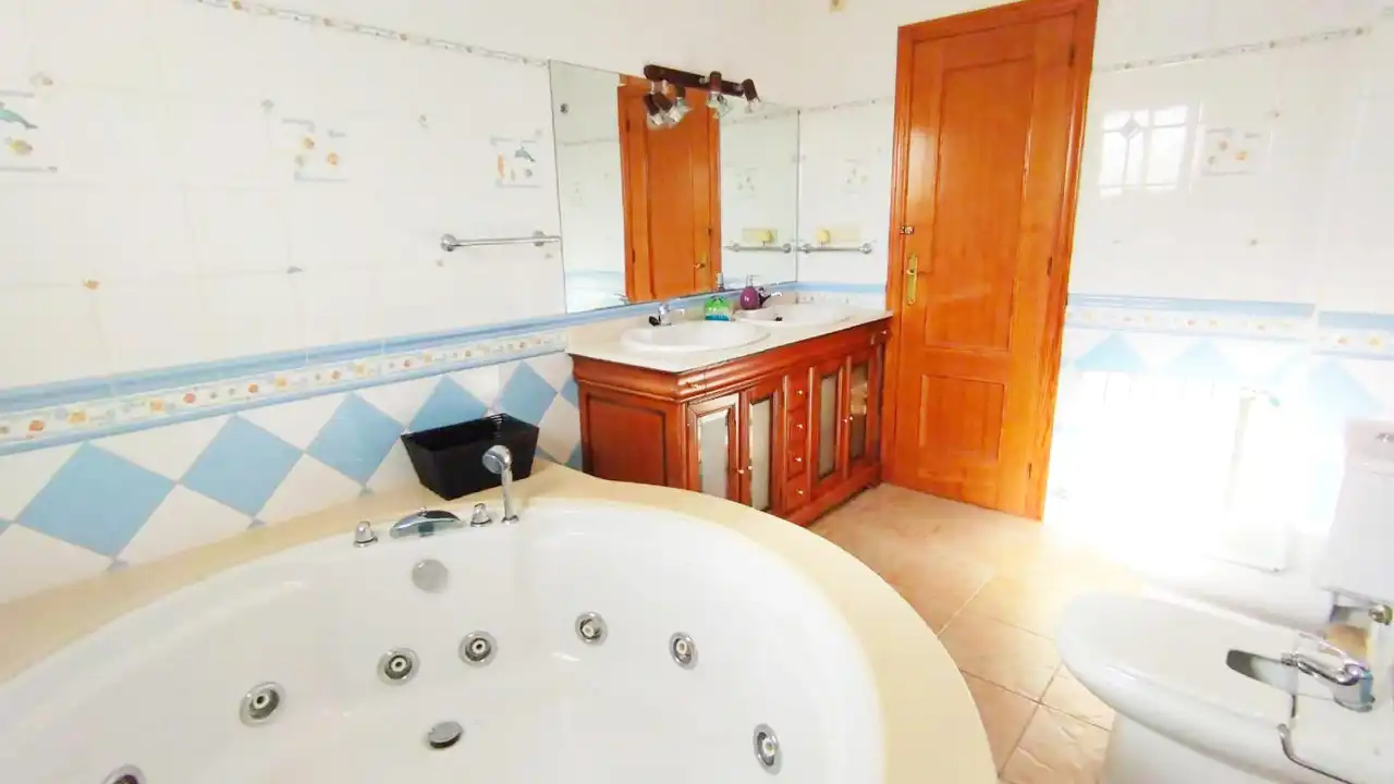 Bany de Casa o xalet en venda en Torrevieja amb Piscina