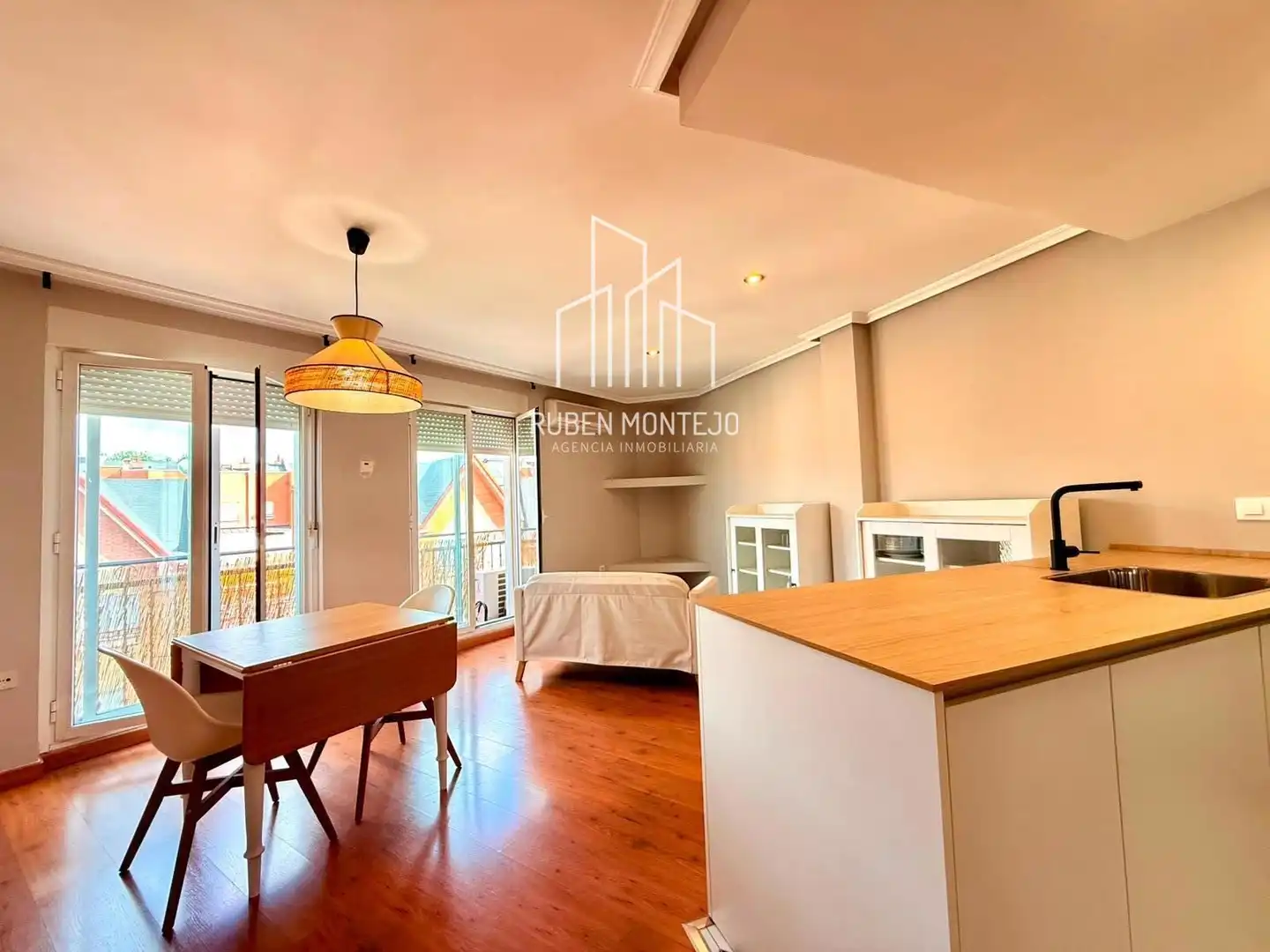 Außenansicht von Wohnung zur Miete in Villamayor mit Heizung, Terrasse und Möbliert