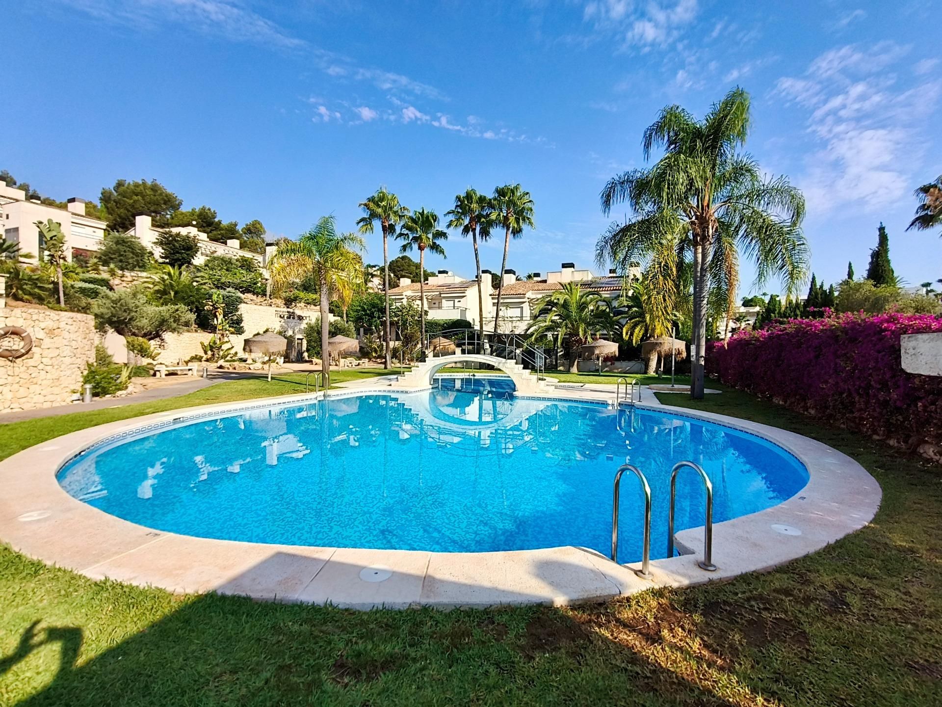 Piscina de Casa adosada en venta en Moraira con Aire acondicionado, Calefacción y Jardín privado