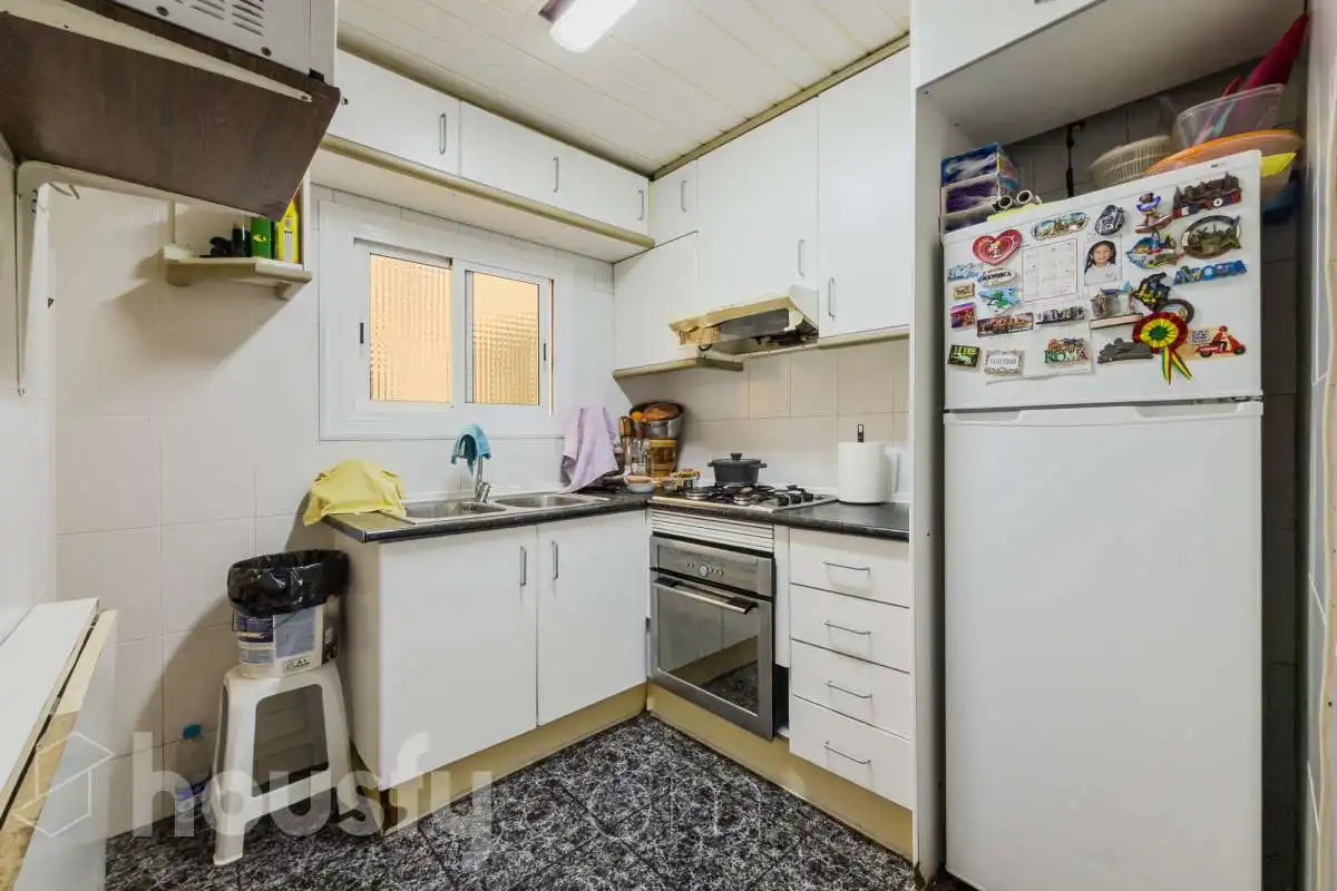 Cuina de Pis en venda en Badalona amb Aire condicionat, Terrassa i Balcó