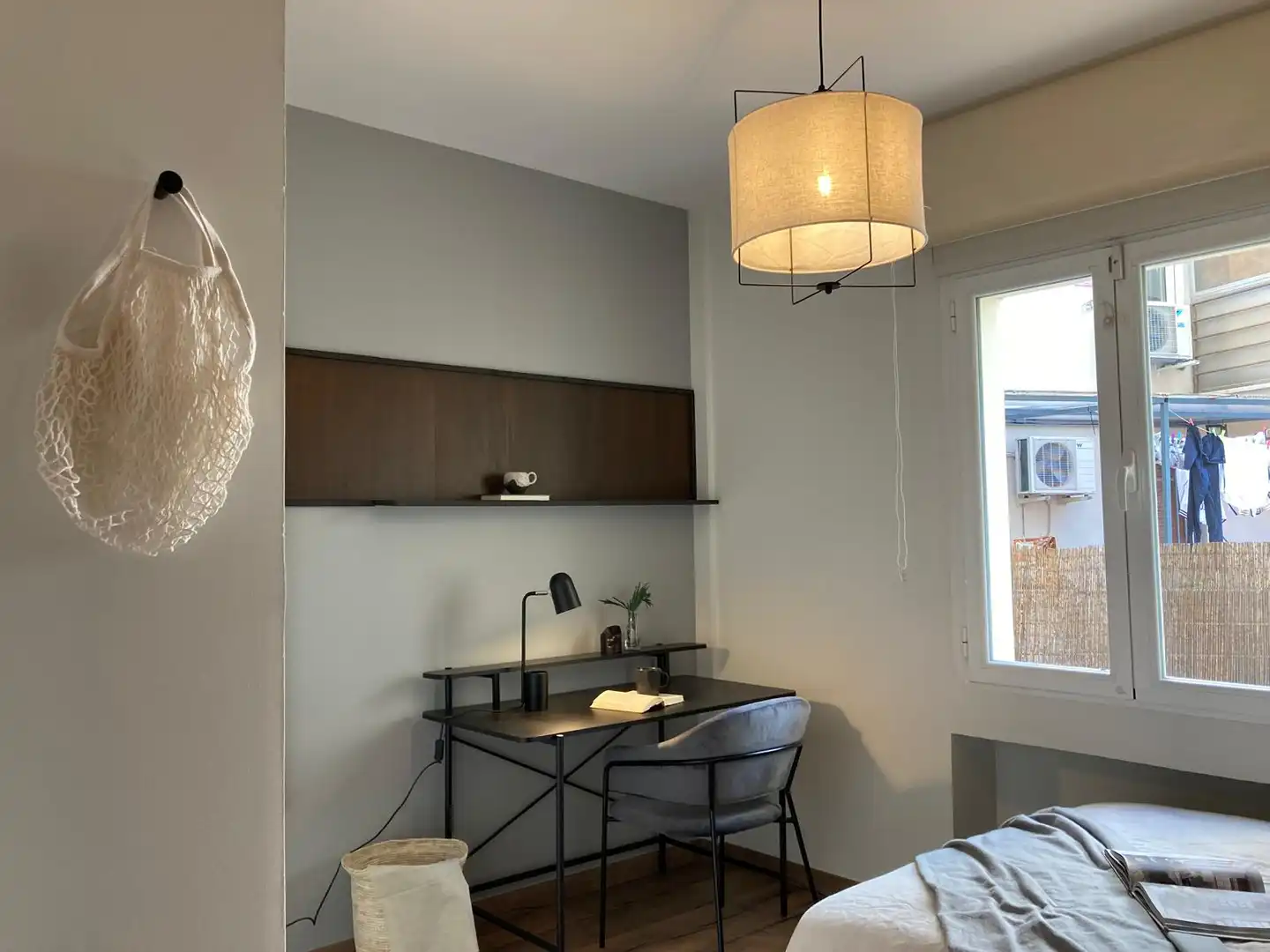 Dormitori de Apartament de lloguer en Madrid amb Aire condicionat, Calefacció i Moblat
