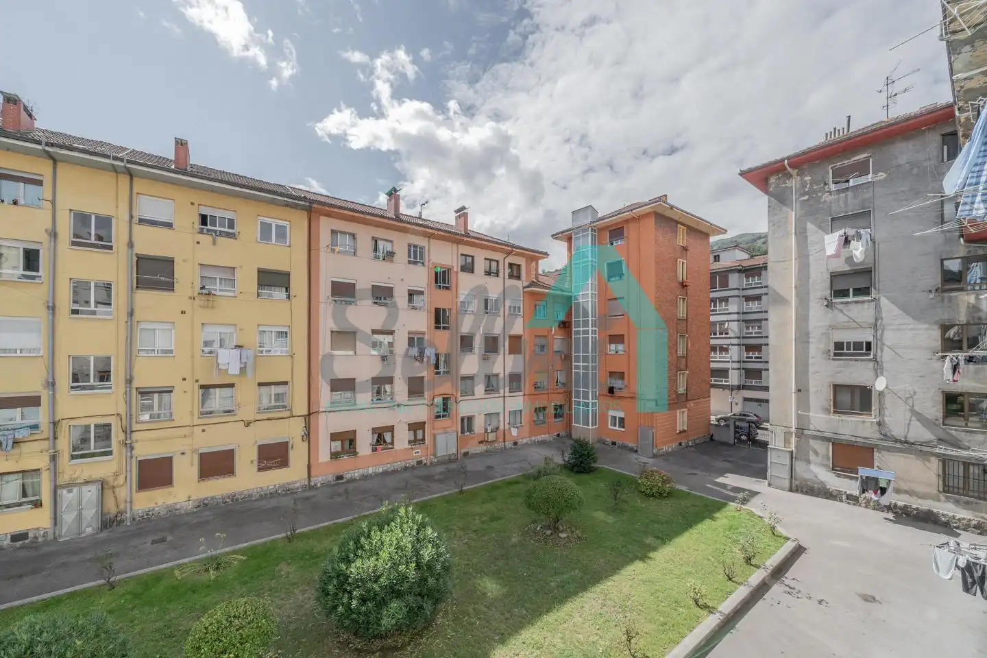 Vista exterior de Piso de alquiler en Mieres (Asturias) con Calefacción, Parquet y Trastero