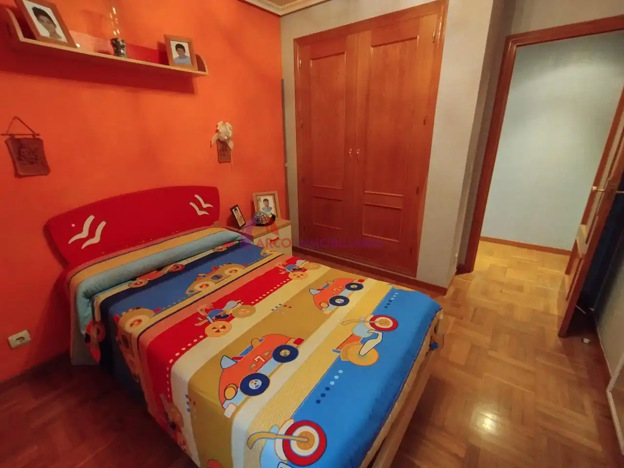 Dormitori de Apartament en venda en Burgos amb Calefacció, Parquet i Traster