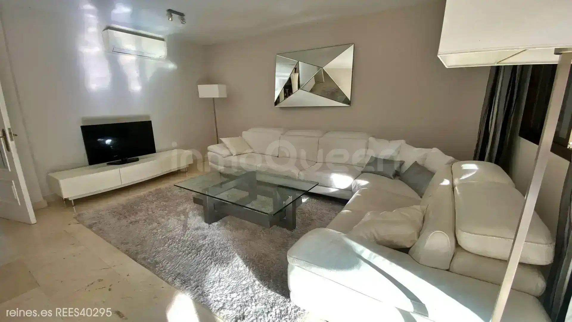 Sala d'estar de Casa o xalet en venda en Madrid amb Calefacció, Jardí privat i Terrassa