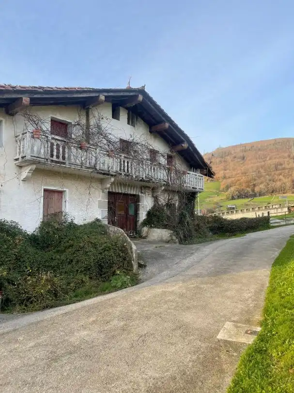 Vista exterior de Finca rústica en venda en Berastegi amb Balcó