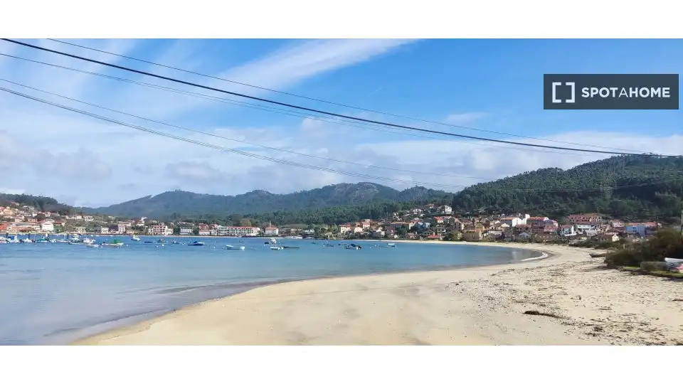 Vista exterior de Apartamento para compartir en Cangas  con Aire acondicionado, Terraza y Amueblado