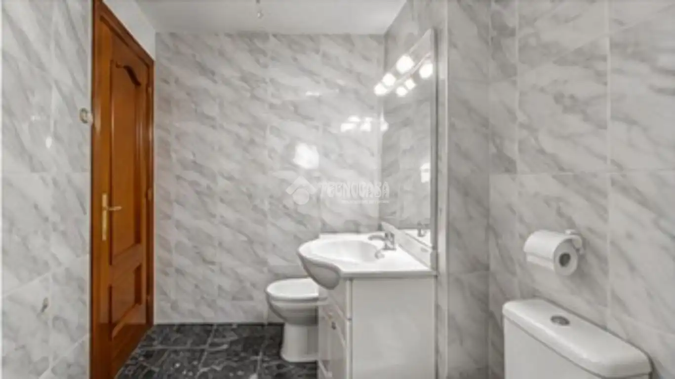 Bathroom of Flat for sale in Zarzaquemada