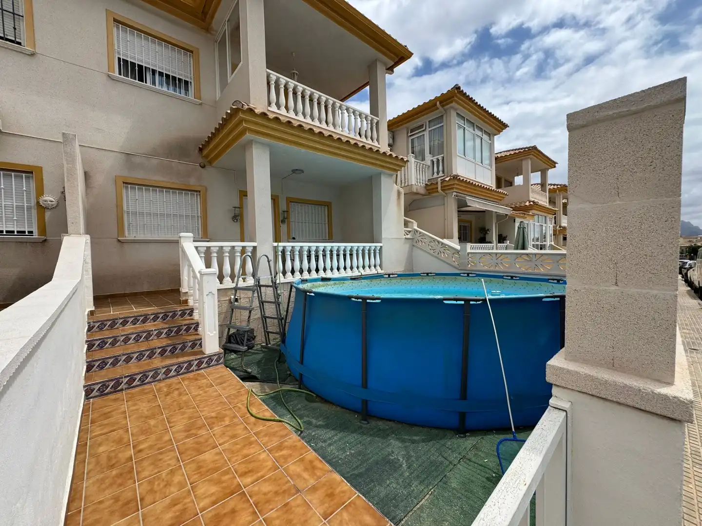 Schwimmbecken von Wohnungen zum Verkauf in Castalla mit Privatgarten, Terrasse und Möbliert