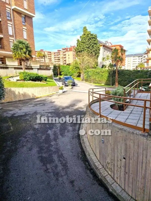 Vista exterior de Ático en venta en Castro-Urdiales con Calefacción, Parquet y Trastero