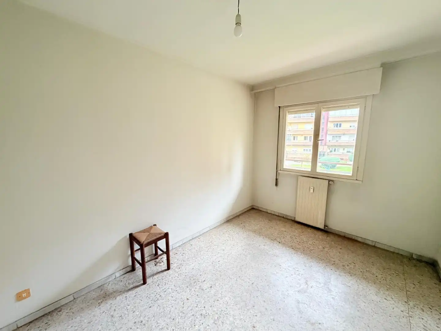 Dormitori de Pis en venda en Oviedo  amb Jardí privat, Terrassa i Balcó