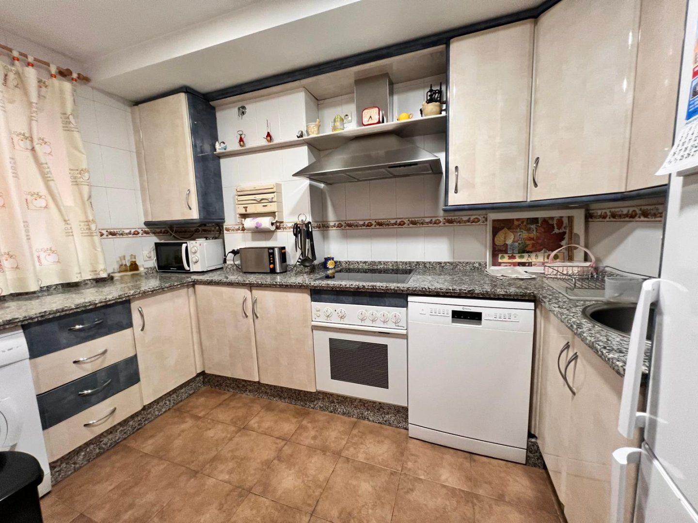 Kitchen of Duplex for sale in San Juan de Aznalfarache  with Air Conditioner, Heating and Terrace