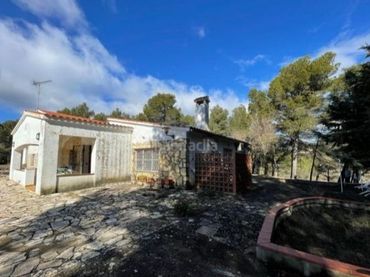 Xalet amb balcó en venda a Avinguda del Bosc 451
