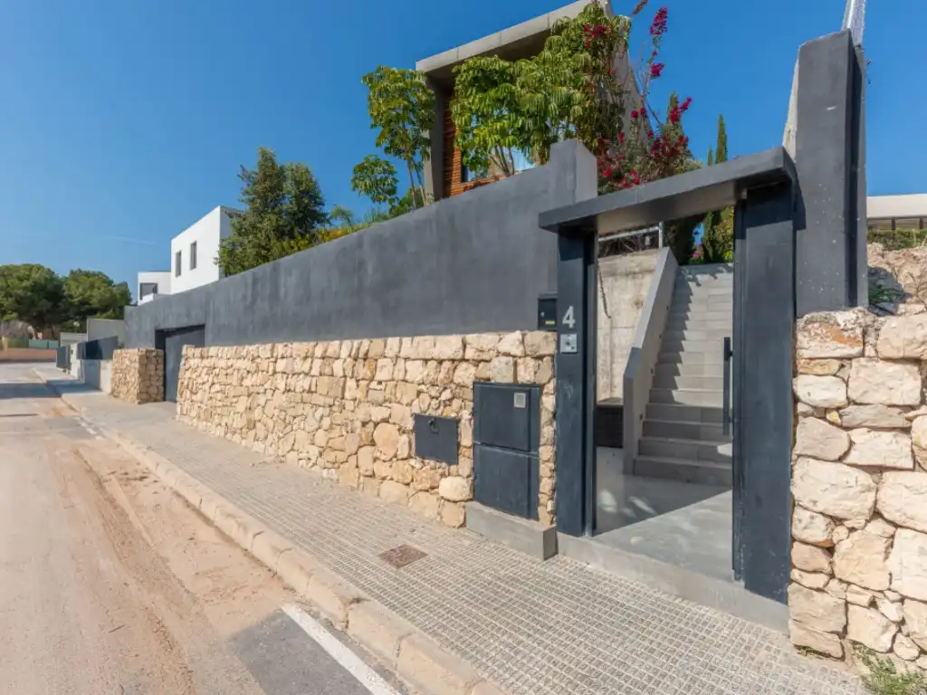 Vista exterior de Casa o xalet en venda en Sant Joan d'Alacant amb Aire condicionat, Terrassa i Piscina