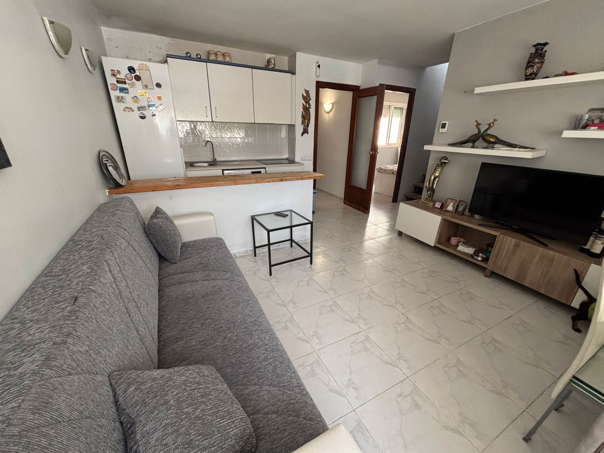 Living room of Flat for sale in El Vendrell  with Terrace, Furnished and Oven