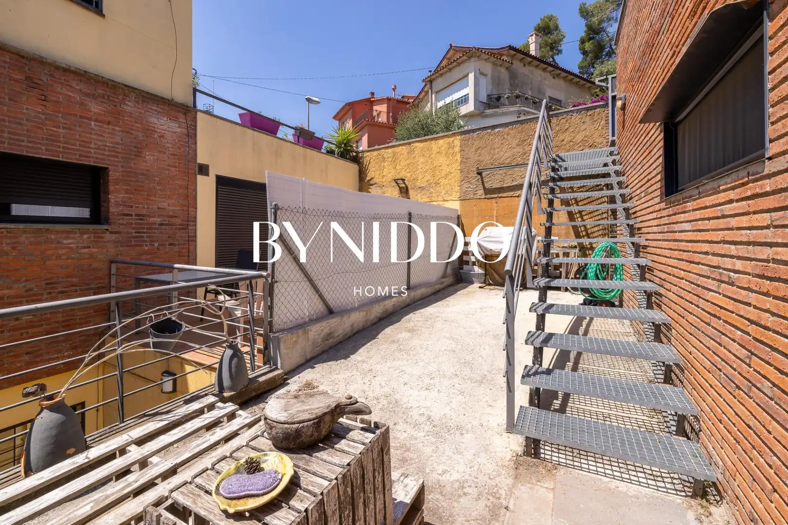 Vista exterior de Casa o xalet en venda en Sant Cugat del Vallès amb Calefacció, Jardí privat i Parquet