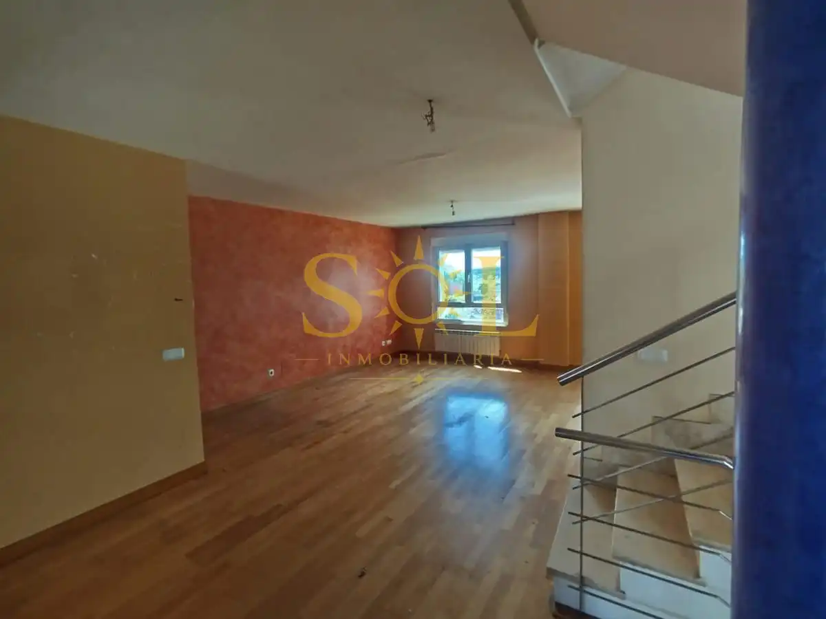 Casa adosada en venta en Sariegos con Calefacción, Jardín privado y Terraza