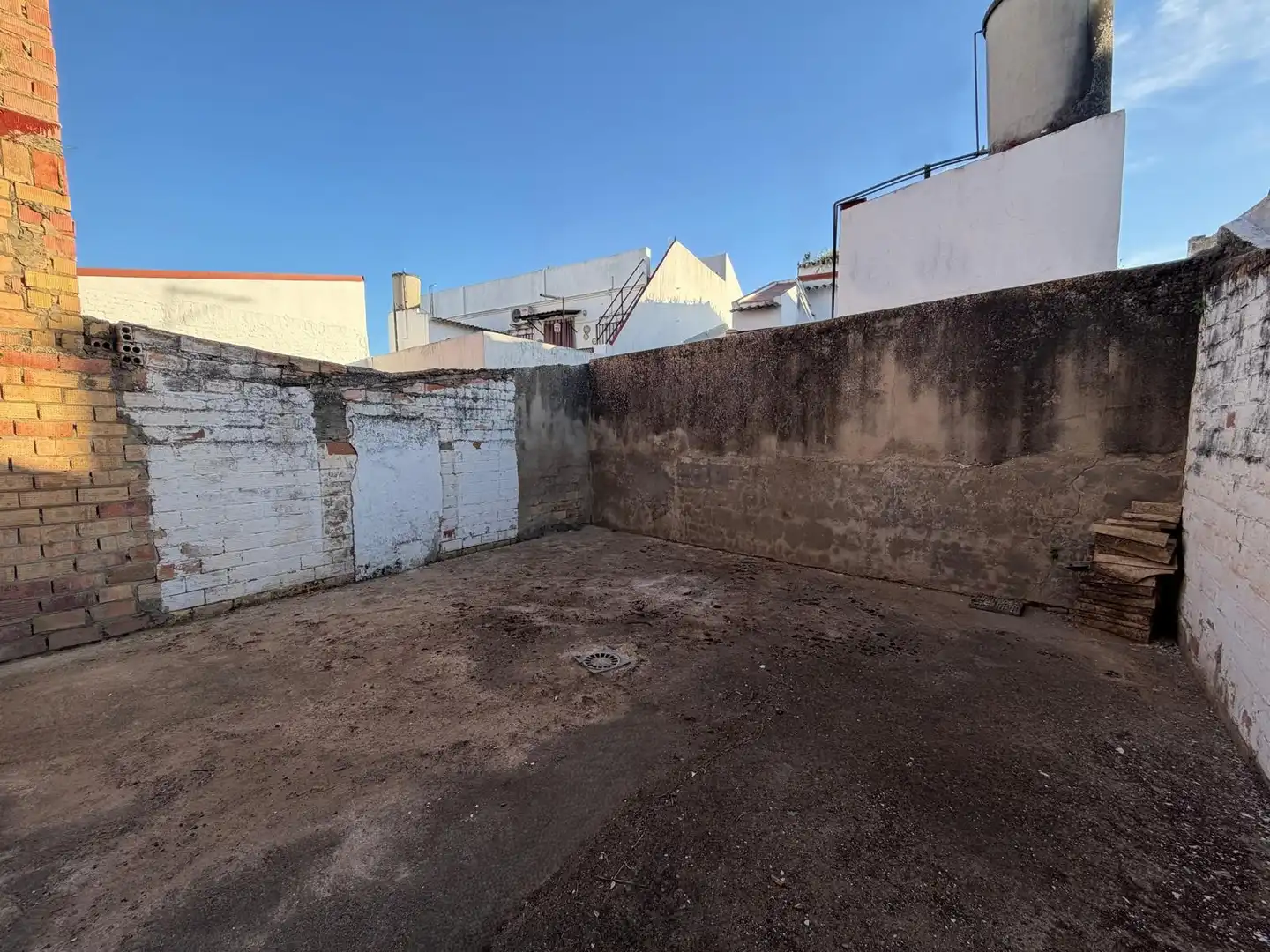 Vista exterior de Casa o chalet en venta en Benacazón con Terraza