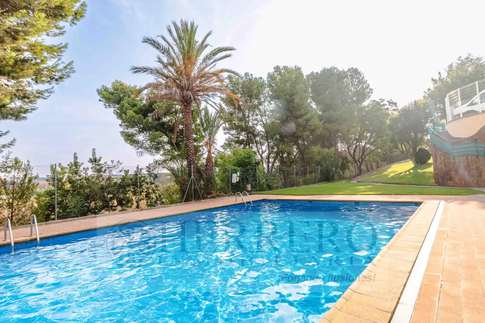 Piscina de Casa adosada en venda en Almoines amb Aire condicionat, Calefacció i Jardí privat