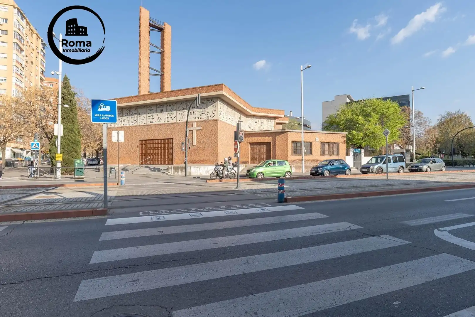 Vista exterior de Pis en venda en Granada amb Aire condicionat i Balcó