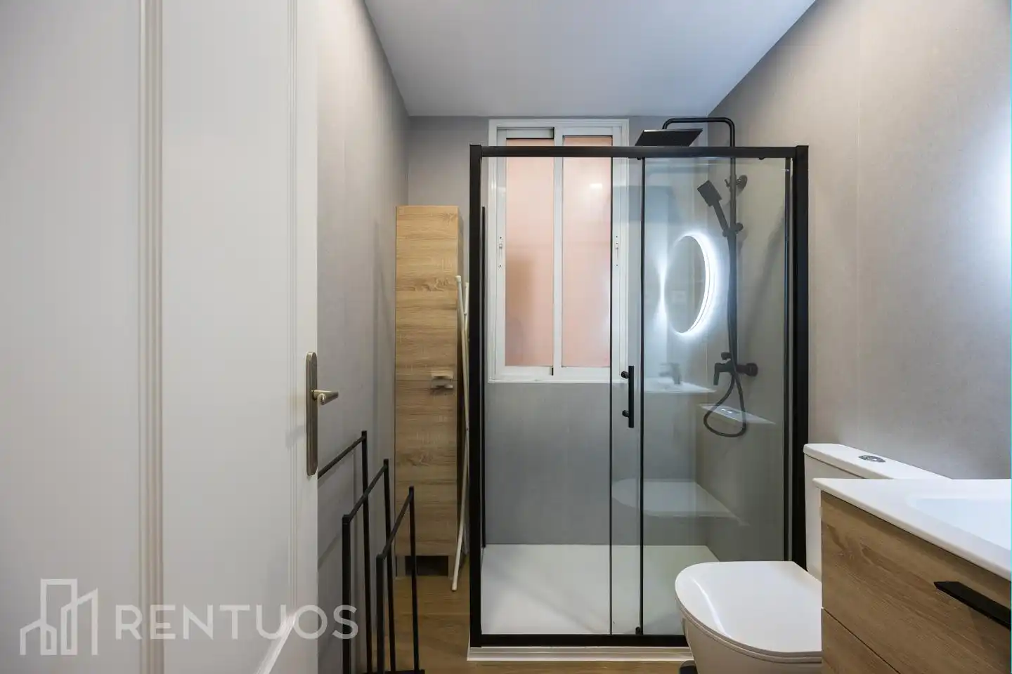Bathroom of Flat for rent in Madrid  with Air Conditioner, Heating and Furnished