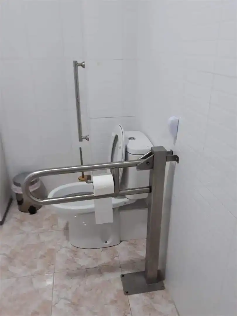Badezimmer von Geschaftsraum zur Miete in La Ràpita mit Klimaanlage