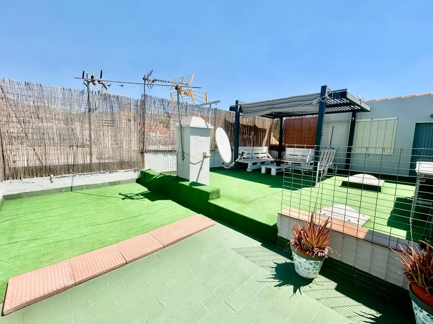 Terraza de Casa adosada en venta en Roquetas de Mar con Aire acondicionado, Calefacción y Jardín privado