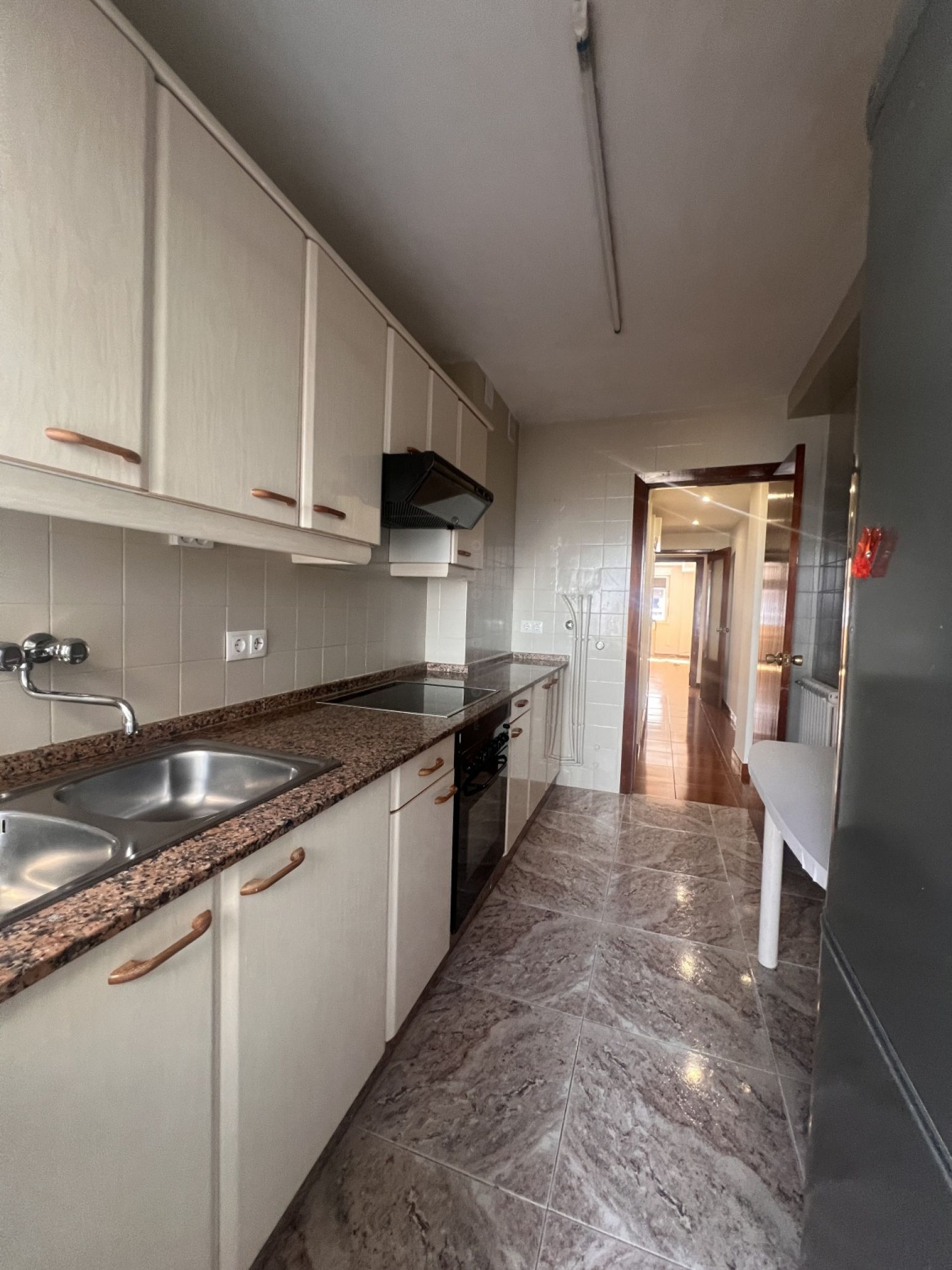 Cuina de Pis en venda en Gijón  amb Calefacció, Parquet i Terrassa