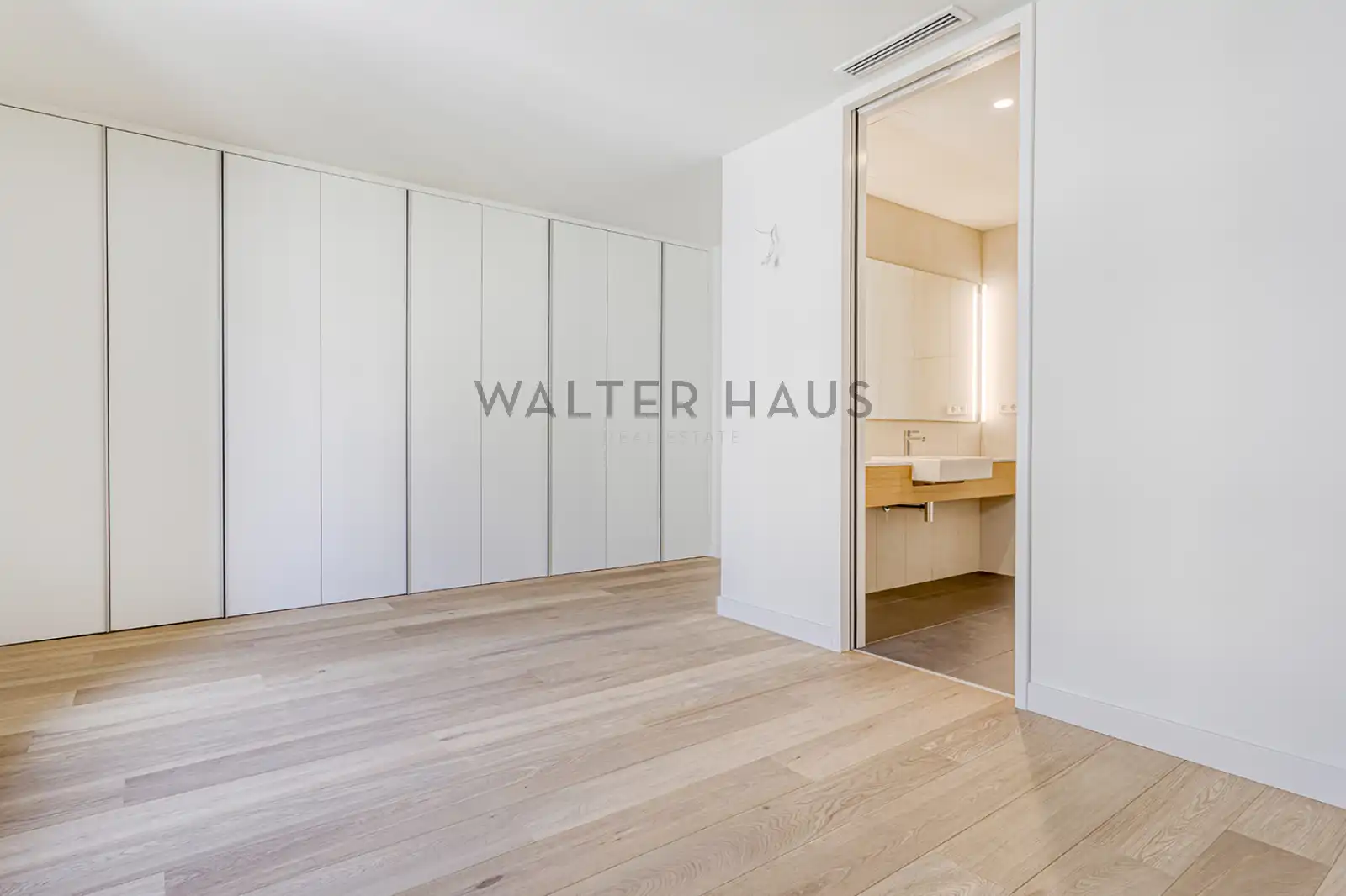 Penthouse with terrace for sale in Carrer de Pau Claris, imagen 17