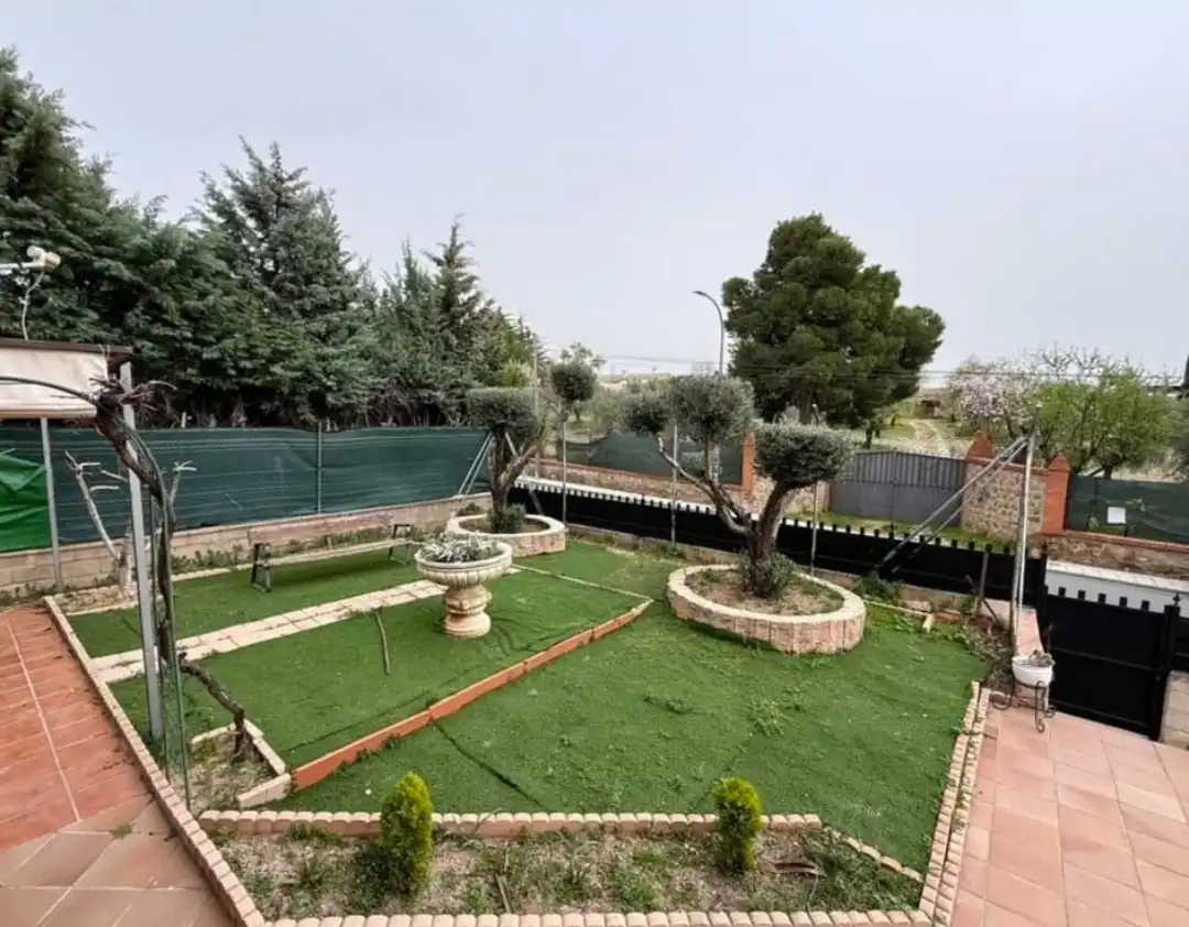 Casa aparellada amb jardí en venda a Argés, imagen 7