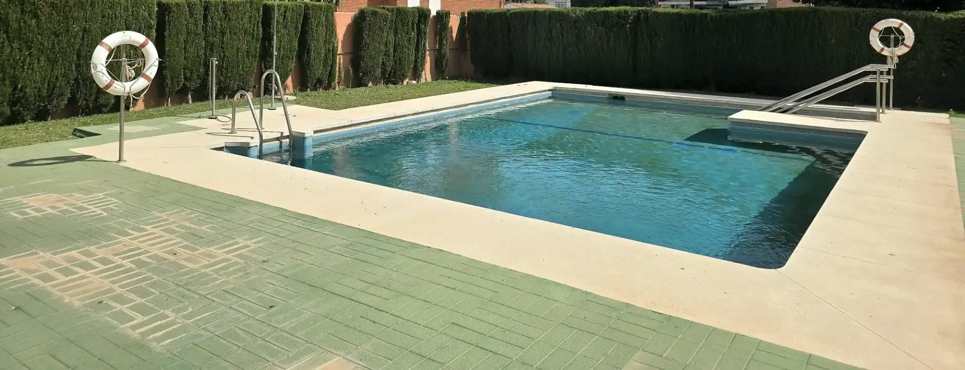 Piscina de Piso en venta en Torremolinos con Terraza, Trastero y Amueblado