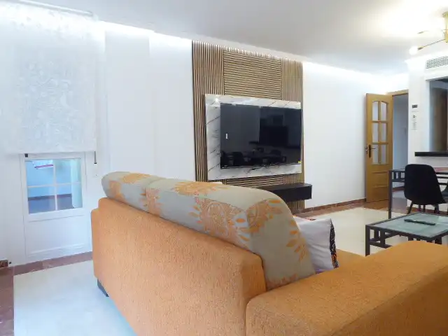 Sala d'estar de Pis de lloguer en Benalmádena amb Aire condicionat, Terrassa i Moblat