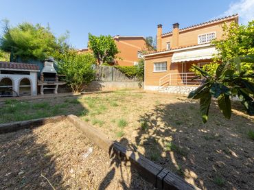Detached house for sale in d'Isaac Albéniz 79