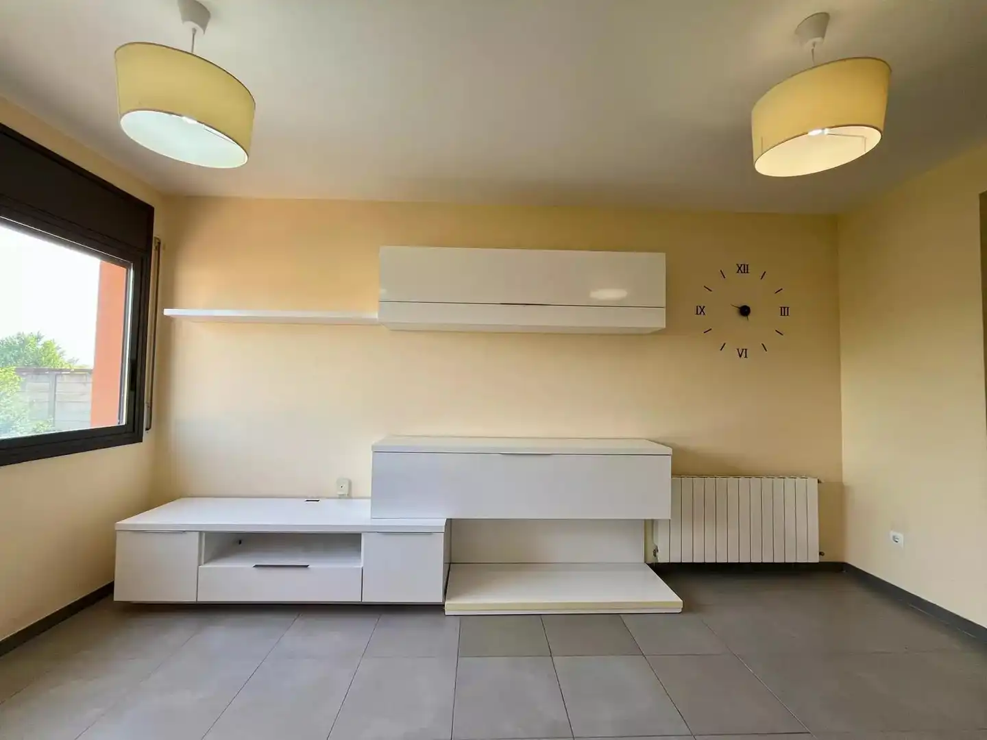 Living room of Duplexes for sale in Figueres  with Air Conditioner and Terrace