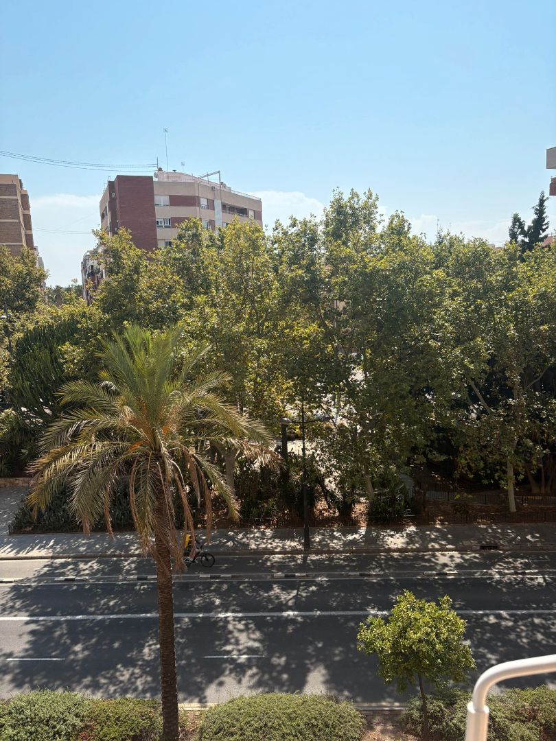 Vista exterior de Pis en venda en  Valencia Capital amb Moblat, Forn i Rentadora