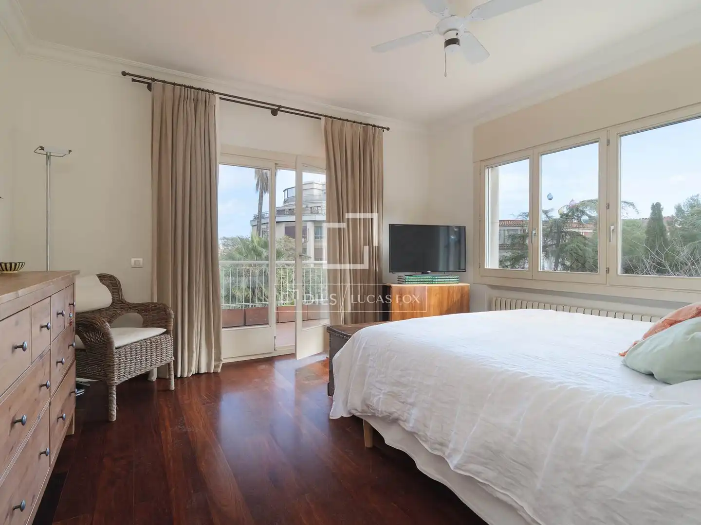 Schlafzimmer von Wohnung zum Verkauf in Barcelona mit Klimaanlage, Heizung und Privatgarten