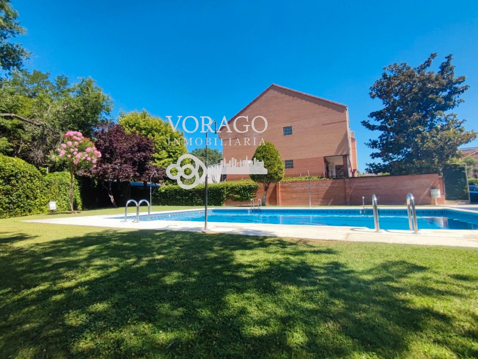 Piscina de Casa o xalet en venda en Alcalá de Henares amb Calefacció, Jardí privat i Terrassa